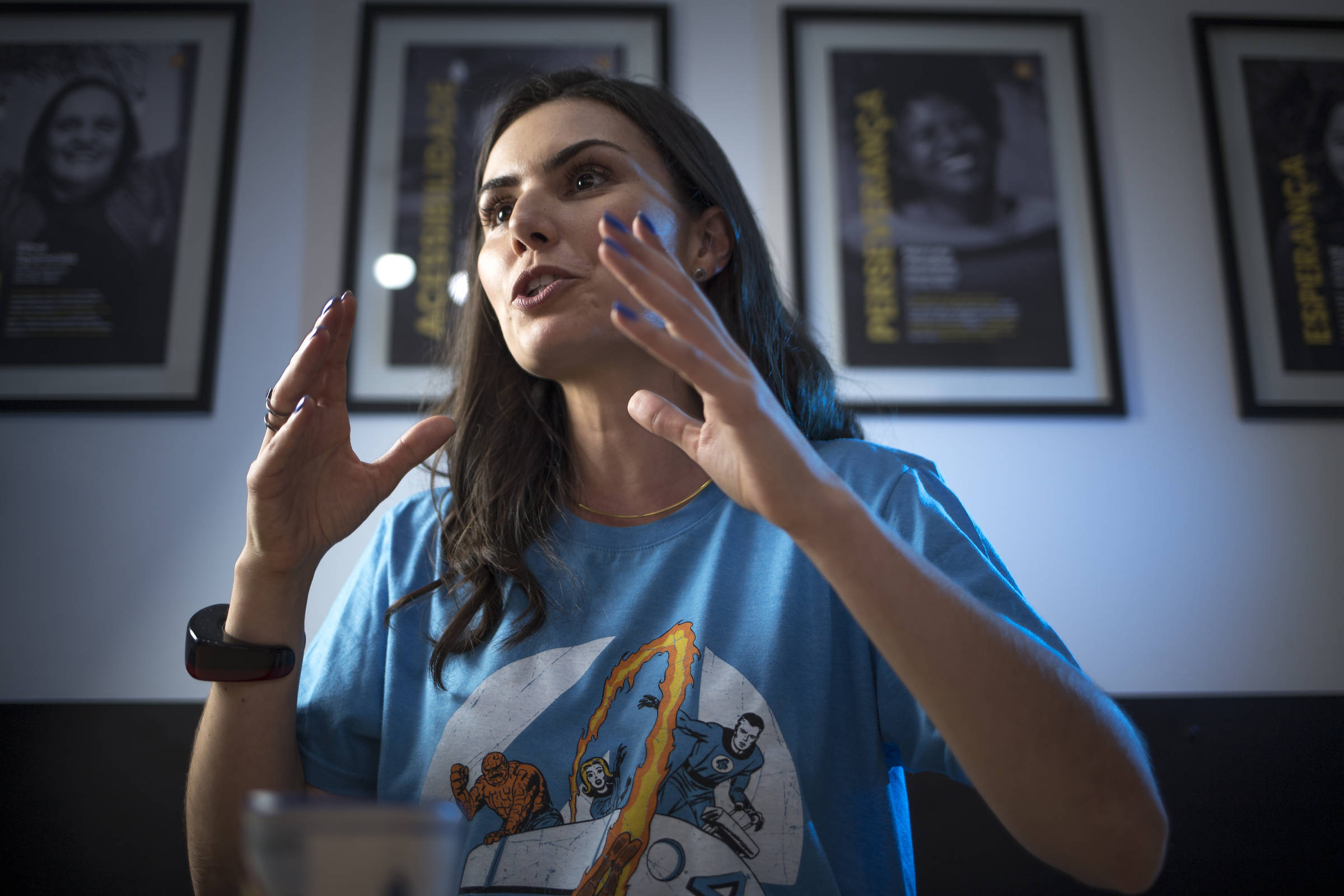 Mulheres devem ter mais autoestima para negociar salário como os homens, diz Nathalia Arcuri